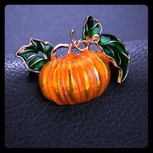 NWT Enameled Festive Pumpkin Brooch